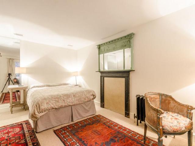 Fournier Street, Shoreditch, London, E1 1 bed house to rent £3,250 pcm £750 pw