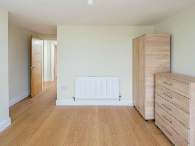 Fourth Cross Road, Twickenham TW8
