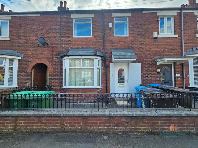 Fourth Avenue, Oldham 2 bed terraced house to rent £975 pcm £225 pw