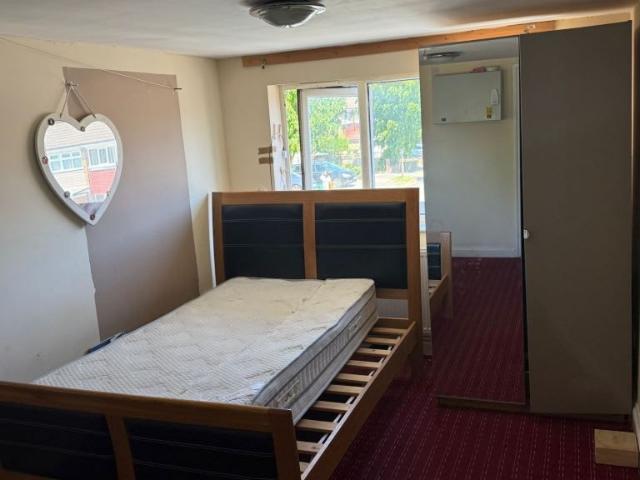 Fowler Road, Mitcham CR4, 6 bed shared accommodation to rent, £880 pcm | PrimeLocation