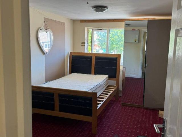 Fowler Road, Mitcham CR4 1 bed house to rent £850 pcm £196 pw