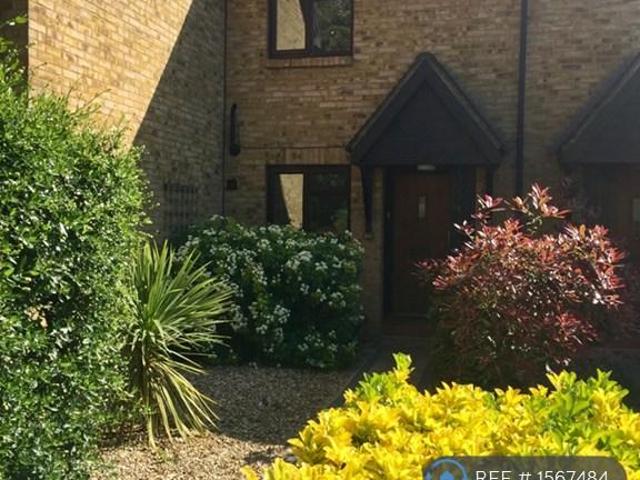 Foxwood Close, Feltham, TW13 2 bed terraced house to rent £1,900 pcm £438 pw