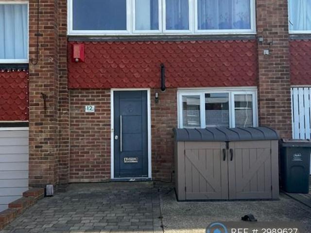 Fox Close, Orpington, BR6 5 bed terraced house to rent £2,450 pcm £565 pw