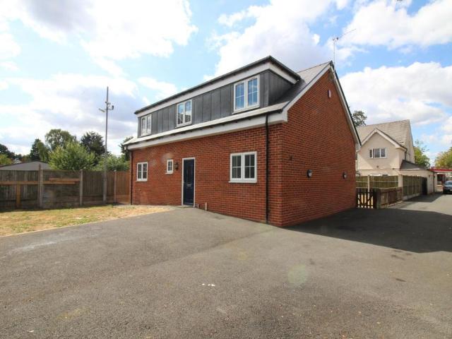 Fox Hollies Road, Acocks Green. 4 bed detached house to rent £1,750 pcm £404 pw