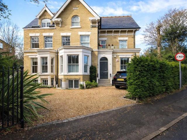 Fox Hill, London, SE19 4 bed apartment to rent £3,350 pcm £773 pw