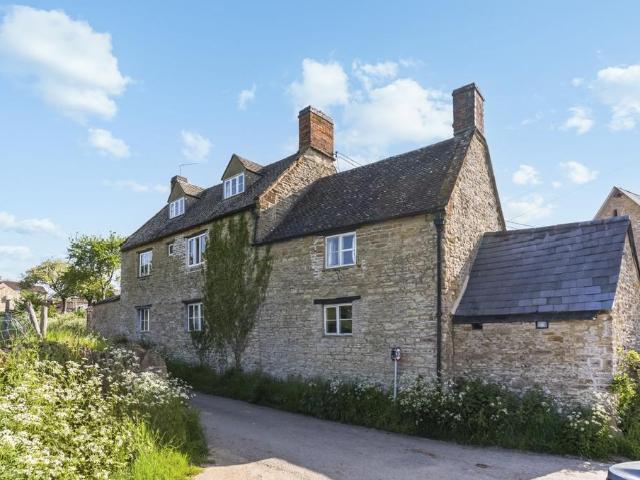 Fox Lane Middle Barton OX7 5 bed detached house to rent £3,000 pcm £692 pw