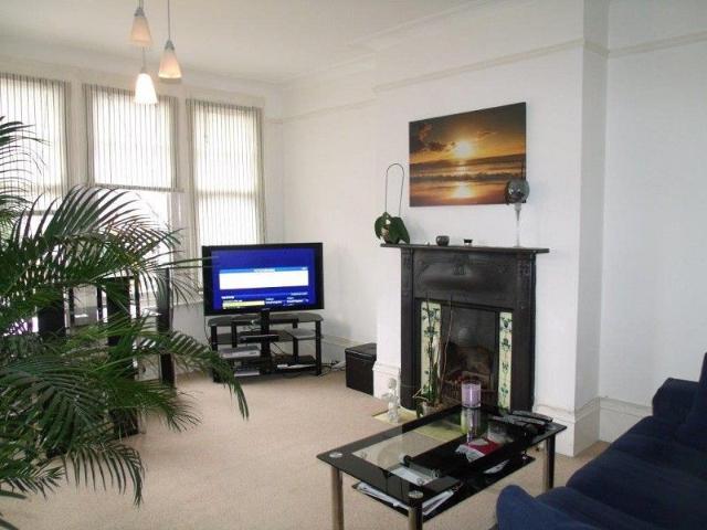 Fox Lane, Palmers Green N13, 2 bed flat to rent, £1,800 pcm | PrimeLocation