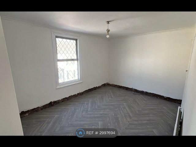 Fox St, Gillingham ME7, 2 bed terraced house to rent, £1,250 pcm | PrimeLocation