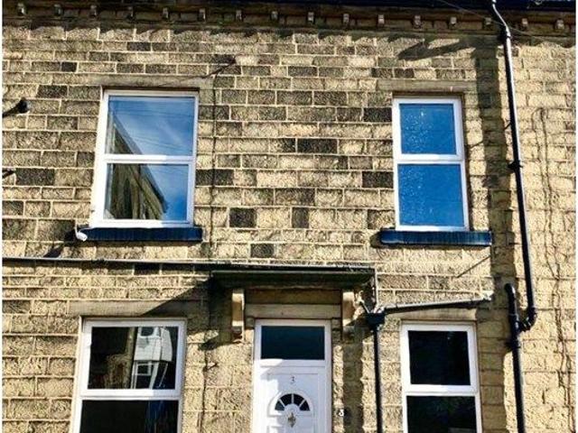 Fox Street, Bingley BD16, 2 bed terraced house to rent, £785 pcm | PrimeLocation