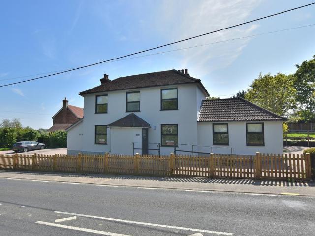 Fox Street, Colchester CO7 4 bed detached house to rent £2,700 pcm £623 pw