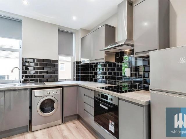 Fox Street, Huddersfield Town Centre. 2 bed apartment to rent £1,000 pcm £231 pw