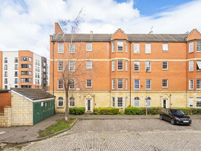 Fox Street, Leith, Edinburgh, EH6 2 bed flat to rent £1,450 pcm £335 pw