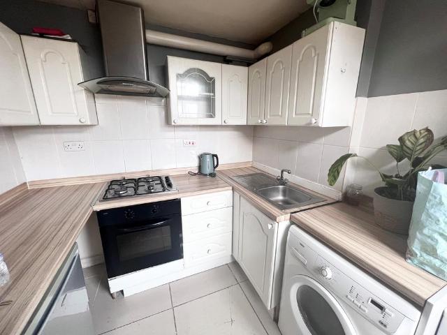 Fox Road, Nottingham, NG2 2 bed apartment to rent £900 pcm £208 pw