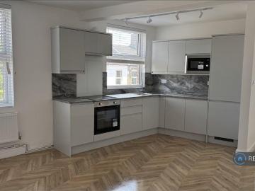 Foxberry Road, London, SE4 3 bed flat to rent £2,500 pcm £577 pw