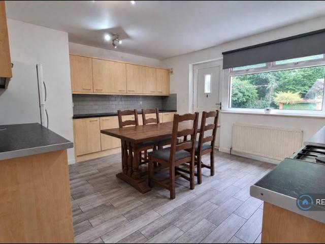 Foxcroft Way, Leeds, LS6 4 bed maisonette to rent £1,261 pcm £291 pw