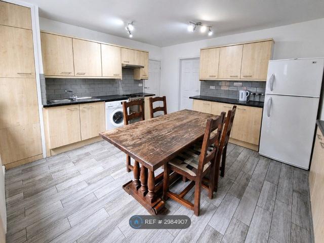 Foxcroft Way, Leeds LS6, 4 bed shared accommodation to rent, £1,269 pcm | PrimeLocation
