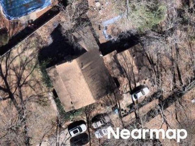 Foxcrest Dr