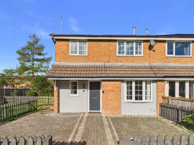 Foxdale Drive, Brierley Hill, West. 2 bed terraced house to rent £1,000 pcm £231 pw