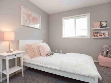 Foxdale Place 3 Bedroom Apartment for Rent at 10 Foxdale Way, Niverville, MB R0A 0A2