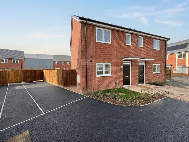 Foxglove Grove, Branston, DE14 3 bed semi detached house to rent £1,350 pcm £312 pw