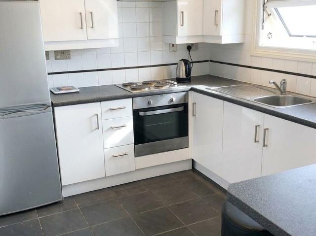 Foxgrove Avenue, Beckenham BR3, 1 bed flat to rent, £1,000 pcm | PrimeLocation