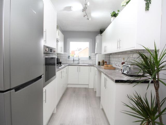 Foxgrove Road, Beckenham BR3, 2 bed flat to rent, £1,700 pcm | PrimeLocation
