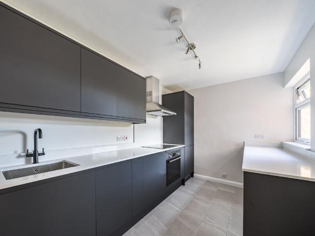 Foxgrove Road, Beckenham BR3, 2 bed flat to rent, £2,100 pcm | PrimeLocation