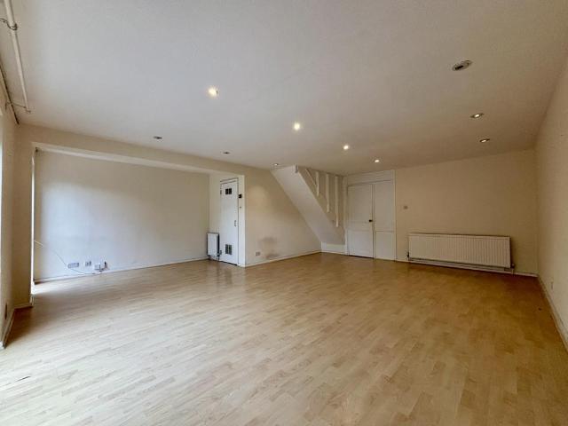 Foxgrove Road, Beckenham, BR3 5 bed terraced house to rent £3,100 pcm £715 pw