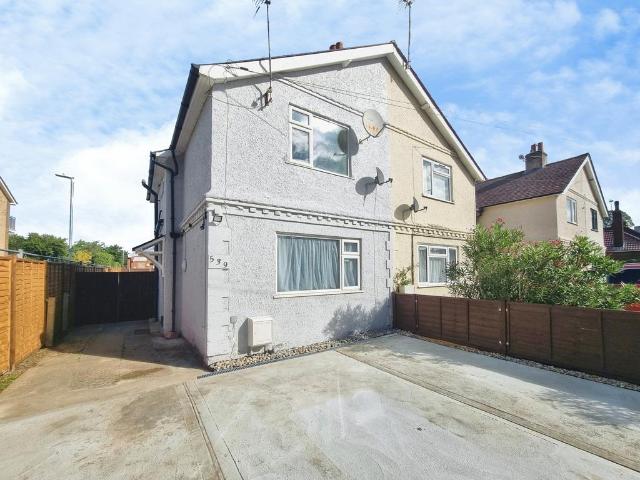 Foxhall Road, IP3, Ipswich, IP3 3 bed semi detached house to rent £1,325 pcm £306 pw