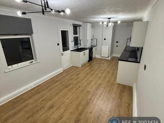Foxhall Road, Ipswich, IP3 4 bed semi detached house to rent £1,580 pcm £365 pw