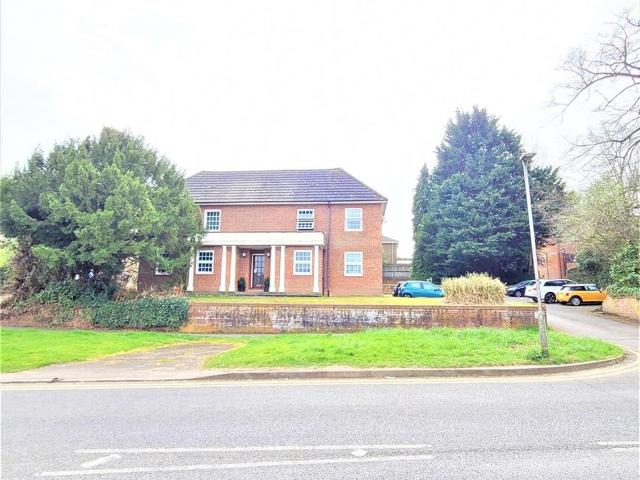 Foxhill, Crowthorne Road, Bracknell RG12, 1 bed flat to rent, £1,100 pcm | PrimeLocation
