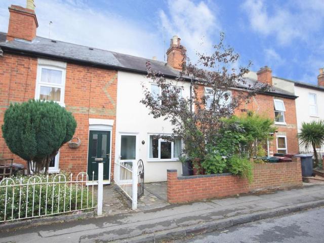 Foxhill Road, Berkshire RG1 2 bed terraced house to rent £1,450 pcm £335 pw