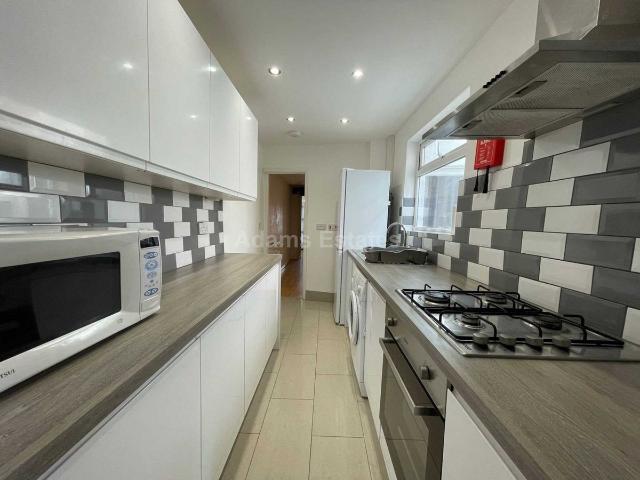 Foxhill Road, Reading RG1, 3 bed terraced house to rent, £2,100 pcm | PrimeLocation