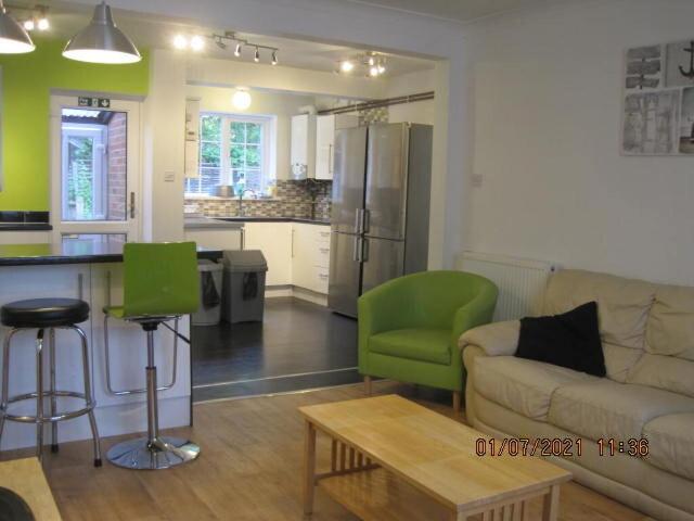 Foxley Close 6 bed semi detached house to rent £3,250 pcm £750 pw