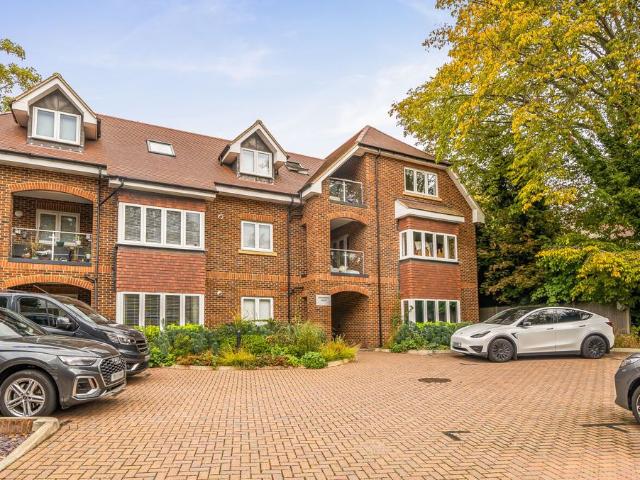Foxley Lane, West Purley CR8, 2 bed flat to rent, £1,950 pcm | PrimeLocation