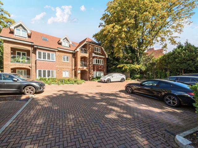 Foxley Lane, Purley CR8, 3 bed flat to rent, £2,300 pcm | PrimeLocation