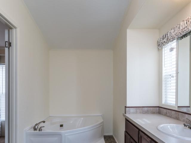 Foxridge Farm 3 Bedroom Apartment for Rent at 26900 E Colfax Ave, Aurora, CO 80018