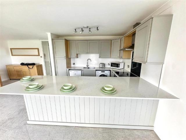 Foye House Bridge Road Leigh Woods. 2 bed flat to rent £1,900 pcm £438 pw