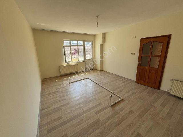Fl Emlaktan Bulgurlu Metro Yakınında 2+1 Arakat Bakımlı Daire