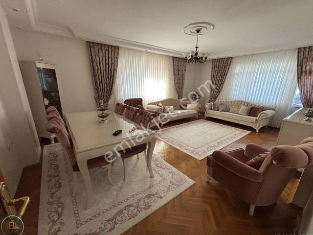 Fl Emlaktan Büyük Çamlıca Cami Yürüme Mesafesi Yakınında Nezih