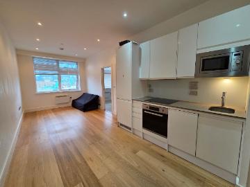 Flowers Way, Luton LU1, 2 bed flat to rent, £1,350 pcm | PrimeLocation