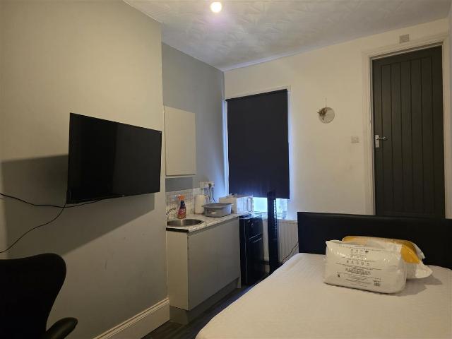 Floyd Road, London SE7, 3 bed shared accommodation to rent, £1,100 pcm | PrimeLocation