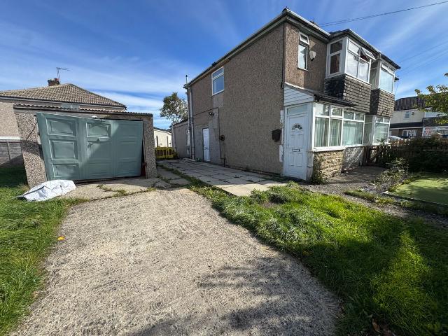 Flockton Close, Bradford BD4, 3 bed semi detached house to rent, £1,100 pcm | PrimeLocation