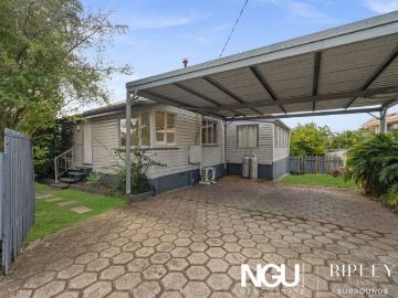 Flood Free Property, Vacant and Ready To Be Sold!