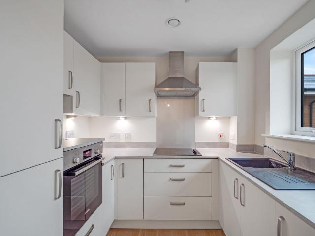 Flood Lane, Bridport DT6, 2 bed flat to rent, £2,900 pcm | PrimeLocation