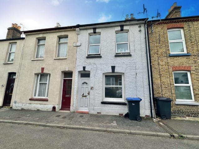 Flora Road, Ramsgate, Kent, CT11 2 bed terraced house to rent £1,050 pcm £242 pw