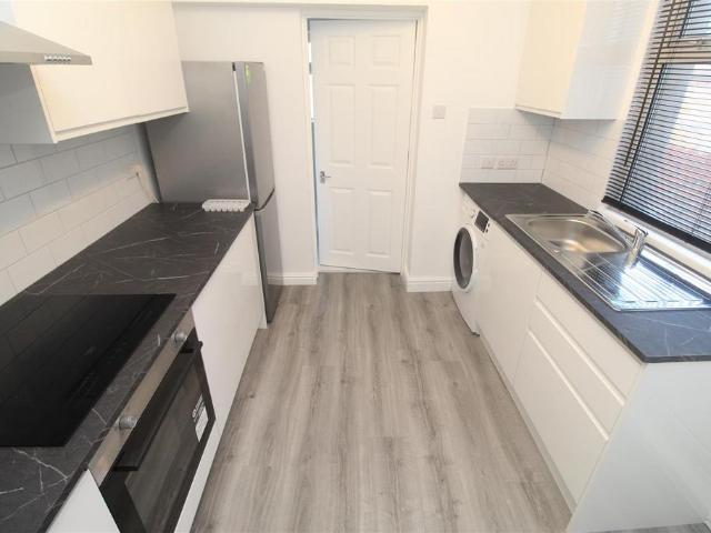 Florentia Street, Cardiff CF24 3 bed private hall to rent £2,100 pcm £485 pw