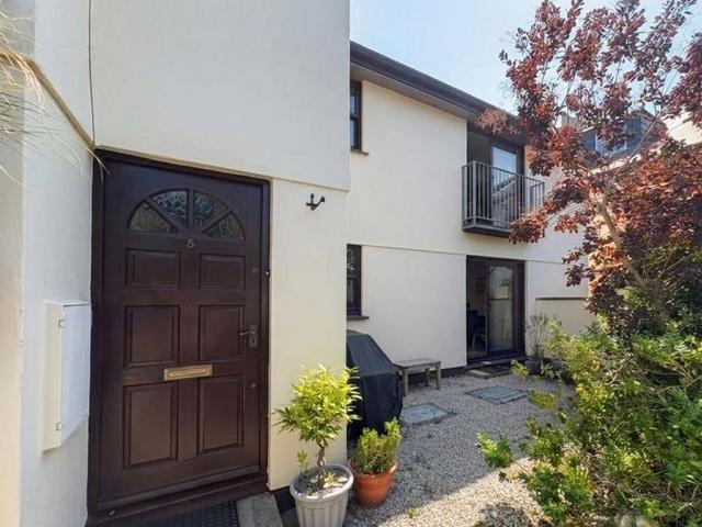 Florence Terrace, Capella Court. 2 bed flat to rent £1,150 pcm £265 pw