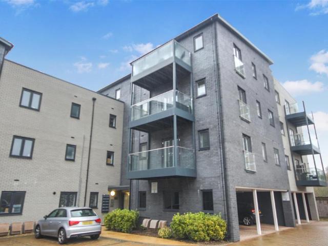 Florence Close, Warley 2 bed apartment to rent £1,700 pcm £392 pw