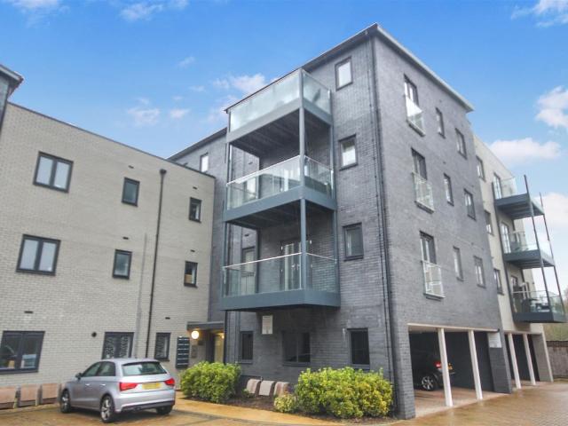 Florence Close, Warley CM13, 2 bed flat to rent, £1,800 pcm | PrimeLocation